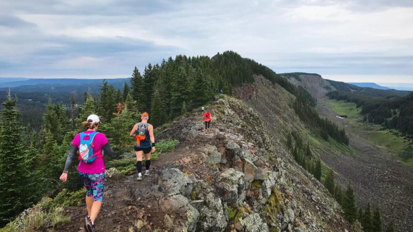 Runners along the crest - photo by Kate Avery